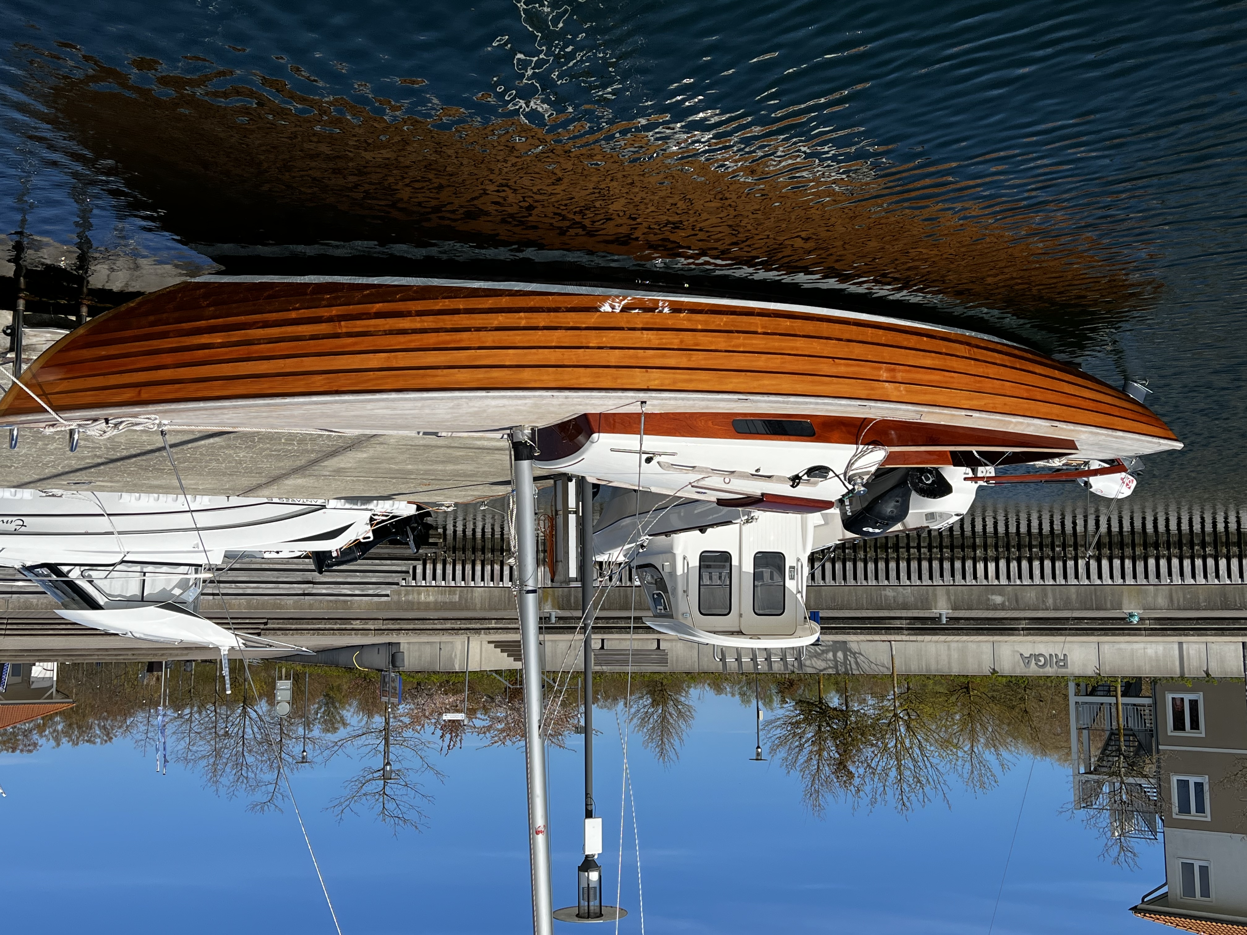 F4CB54F4 EE6B 44F2 9E15 E289F9761A6E