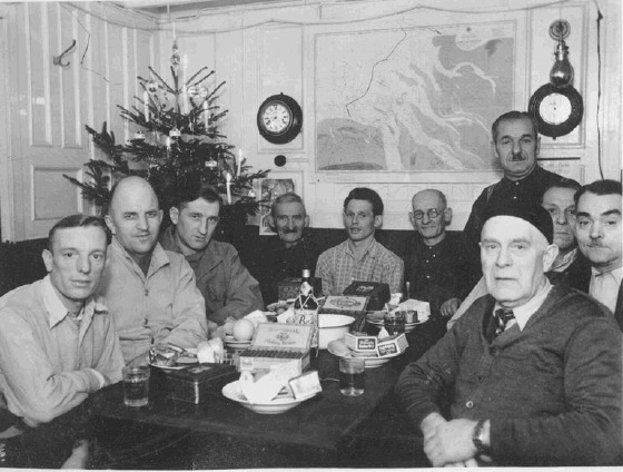 Weihnachtsfeier auf Feuerschiff Weser 1951