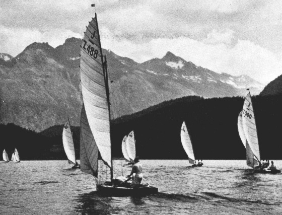 Schweizer und deutsche 22-qm-Rennjollen auf dem St.-Moritz-See